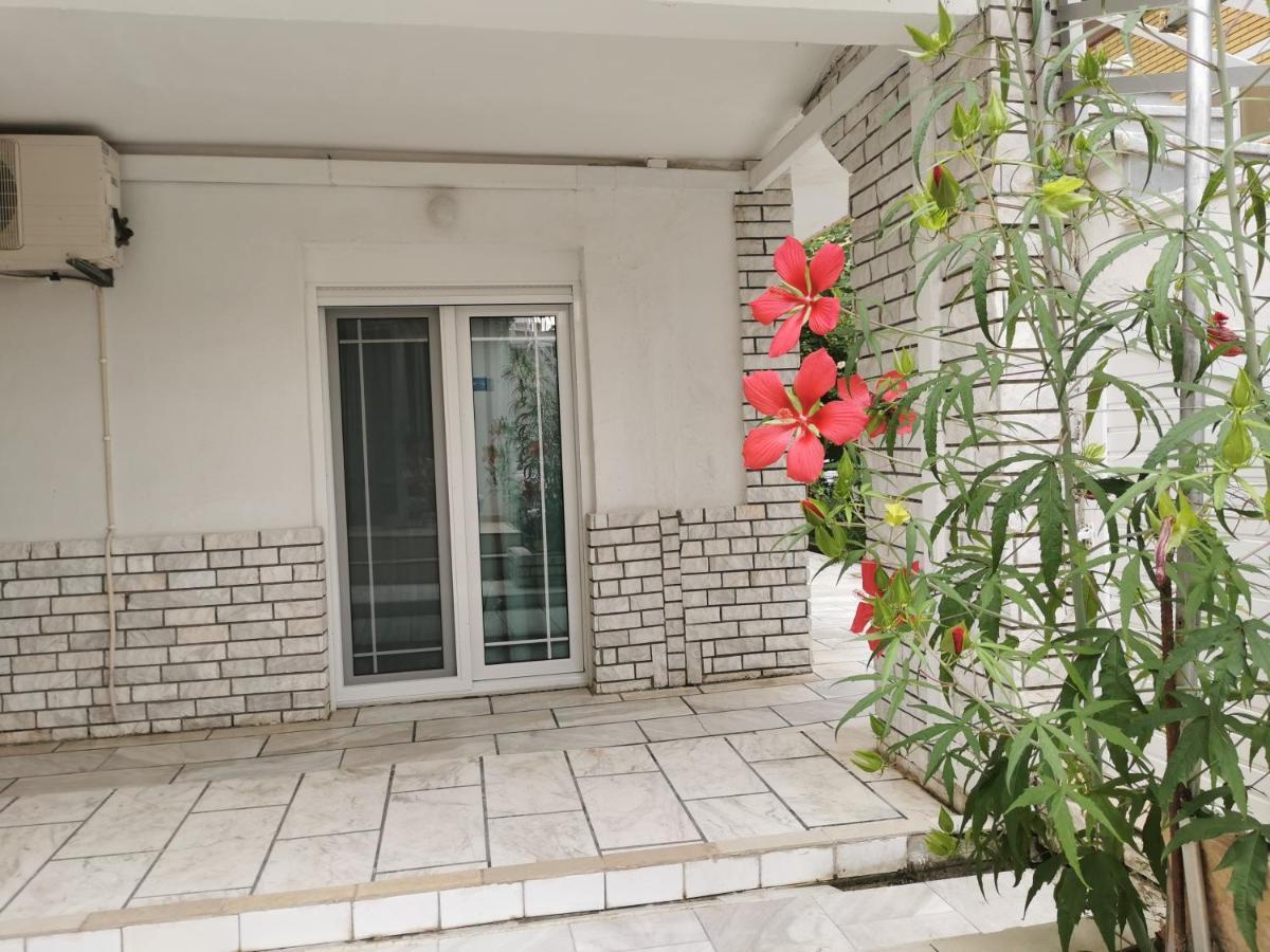 La Familia Apartments Olympiakí Aktí Luaran gambar