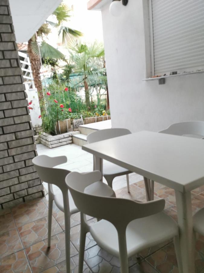 La Familia Apartments Olympiakí Aktí Luaran gambar